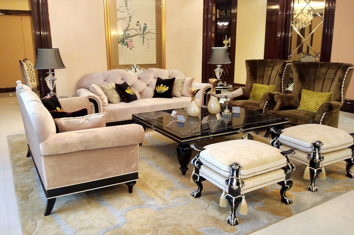 Creatice High End Living Room Furniture with Simple Decor
